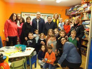 ngel Mariscal visita la Ludoteca Municipal ‘De Fábula’ coincidiendo con los preparativos de Carnaval