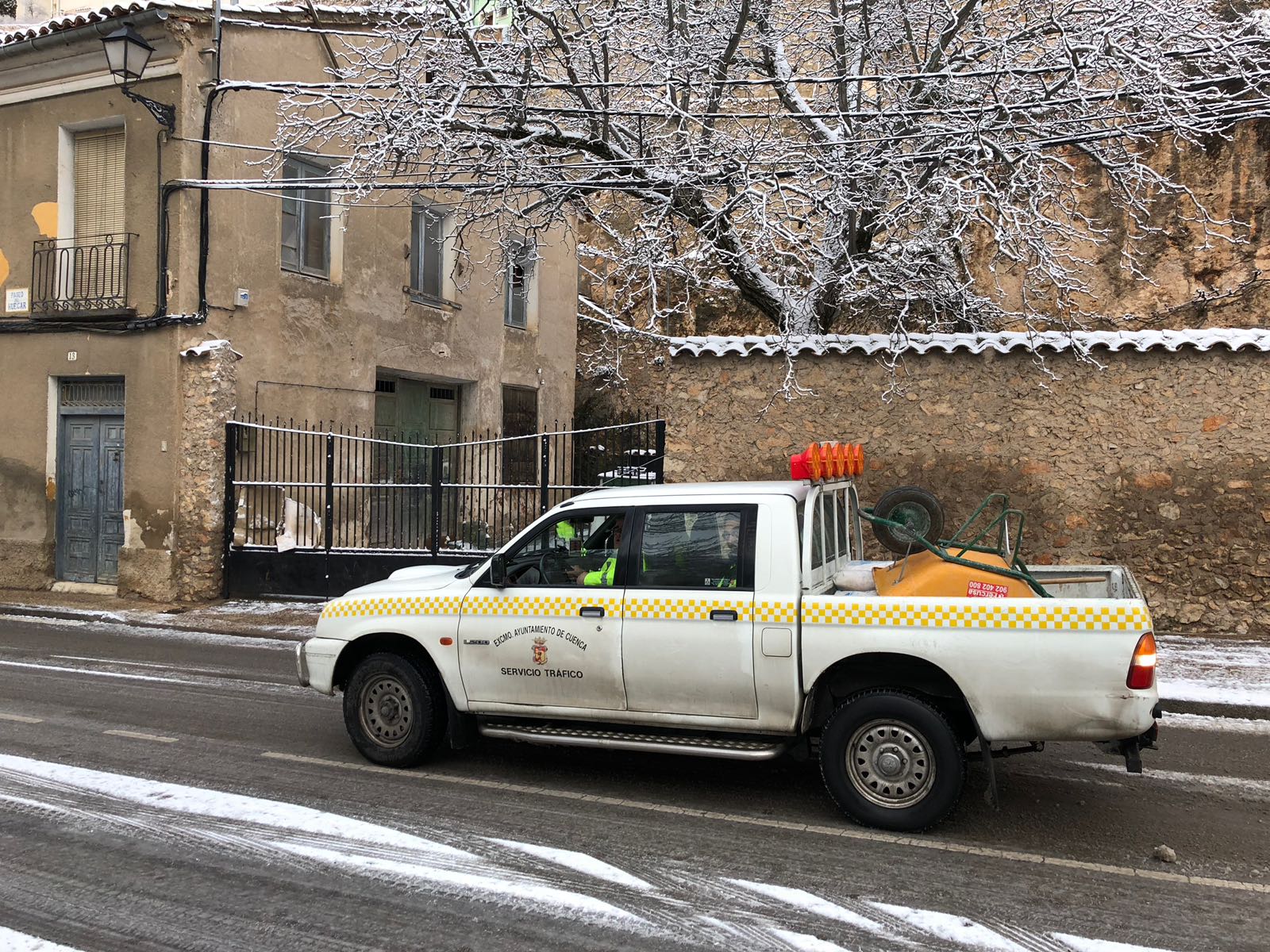 El dispositivo del Pemuvi garantiza el tránsito rodado en las vías principales de Cuenca en la tercera jornada consecutiva de nevada