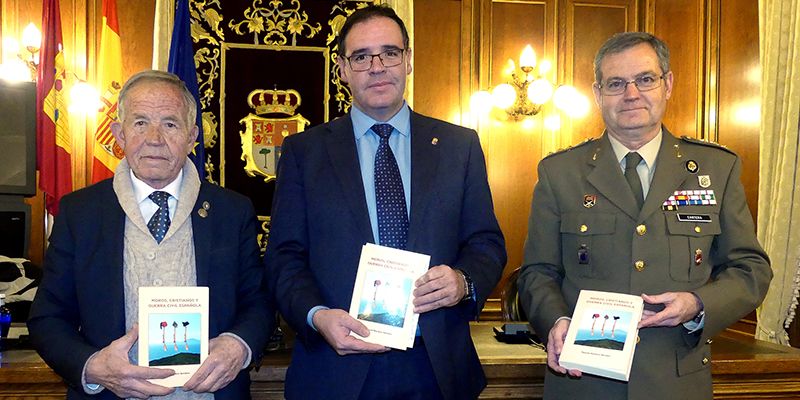 Prieto resalta el rigor y la objetividad de Manuel Navarro en su último libro “Moros, Cristianos y Guerra Civil Española’