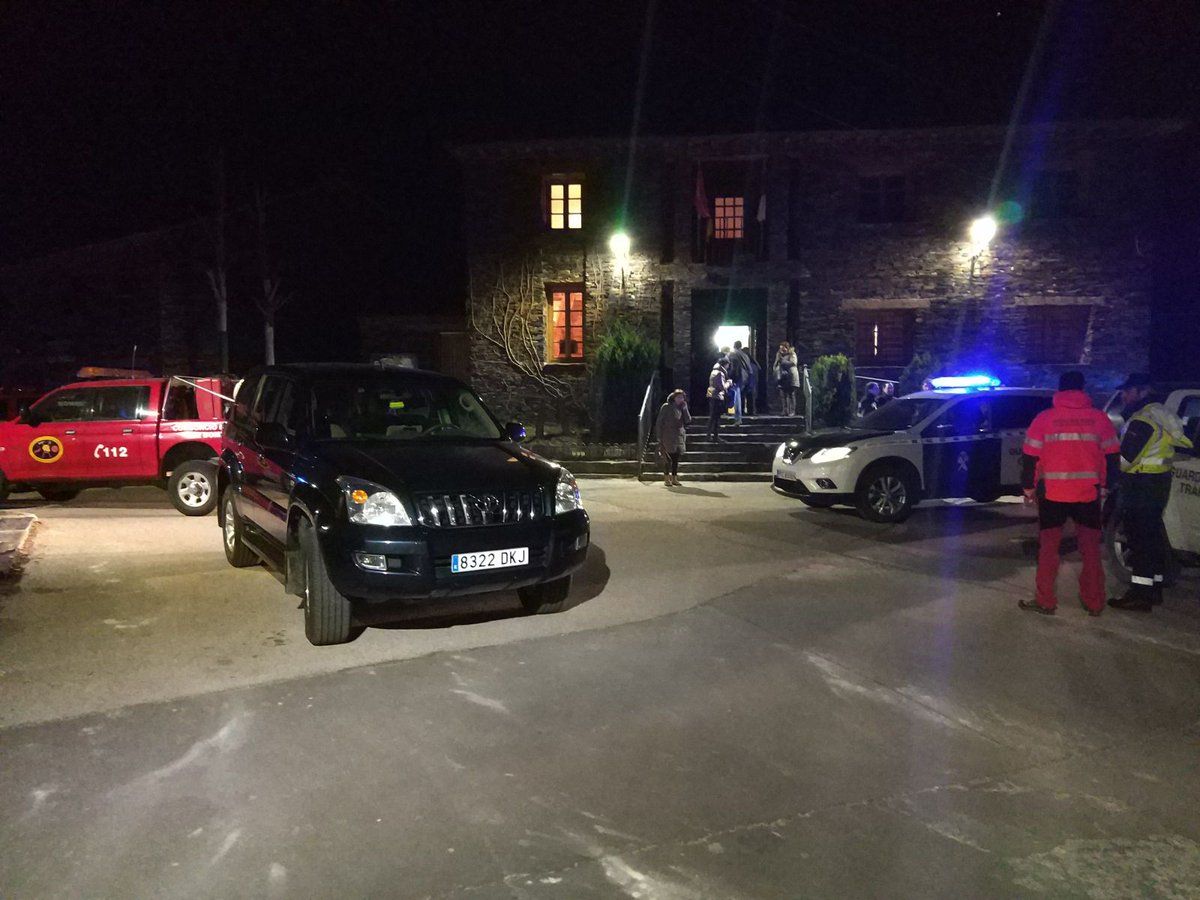 Un autobús con 36 pasajeros queda atrapado por la nieve en el Puerto de la Quesera en Guadalajara