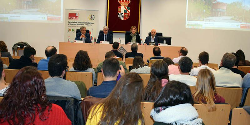 Un seminario presenta un estudio en el que se aborda el estrés laboral que sufre el cuerpo de bomberos