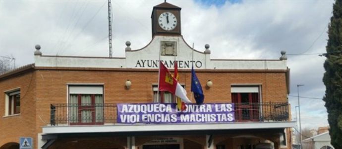 Un trabajador de la piscina municipal agrede a un concejal de Azuqueca por controlarle