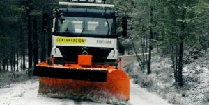 Una quincena de vehículos atrapados por la nieve en Guadalajara a la altura de Ledanca