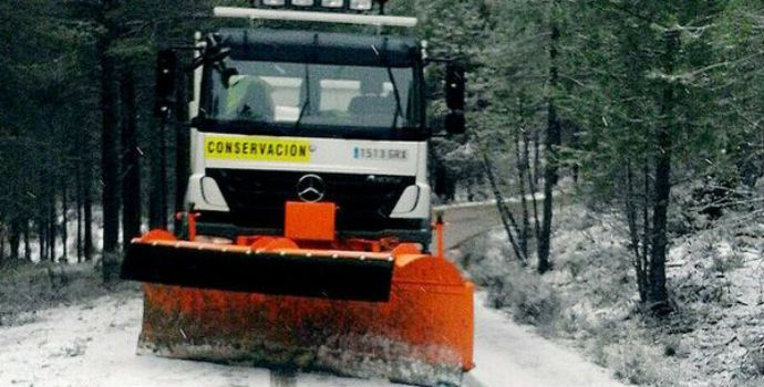 Una quincena de vehículos atrapados por la nieve en Guadalajara a la altura de Ledanca