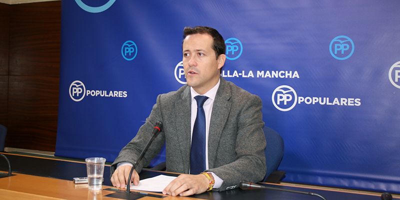 Velázquez exige a Page que no dé la espalda a los profesionales de nuestra Sanidad y apoye la carrera profesional sanitaria como pide el PP