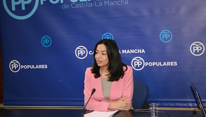 Alonso no lo entiende: faltan vacunas en los centros de salud pero Page ha visitado más países del mundo en esta legislatura que pueblos de Castilla-La Mancha