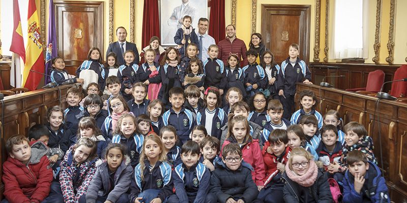 Alumnos de segundo de Primaria del colegio Santa Ana conocen el Ayuntamiento de Guadalajara
