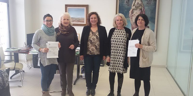 Balia y la Asociación Vasija reciben la recaudación íntegra obtenida en la representación de la obra de teatro Las Troyanas