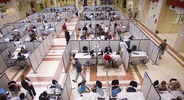 Cañizares exige a Page que aplique la jornada de 35 horas a los empleados públicos de la región