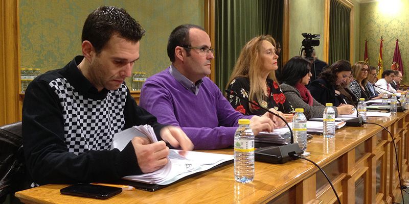 Cs propone ahorrar 50.000 euros anuales adquiriendo en propiedad las carrozas de las cabalgatas de San Julián y Reyes Magos