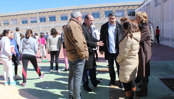 Destinados 37.550 euros a la mejora del patio del instituto Juan García de Valdemora, de El Casar