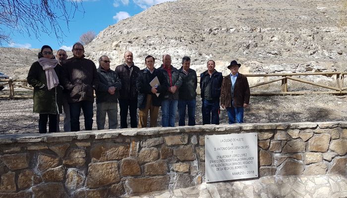 El Ayuntamiento de Huete rinde homenaje a Aurora Paula López y Antonio Gascueña