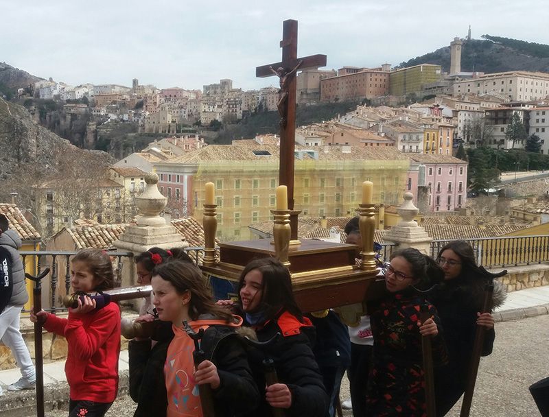 El Colegio La Milagrosa de Cuenca ha celebrado este viernes su tradicional procesión de Semana Santa 3 El Colegio La Milagrosa de Cuenca ha celebrado este viernes su tradicional procesión de Semana Santa