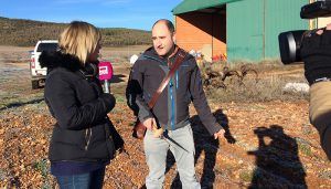 El joven agricultor, Ismael Sanz, ganador del primer premio del concurso Generación AGRO con su proyecto sobre Truficultura que desarrolla en Mariana