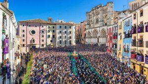 El PP echa en cara los continuos viajes de Page al extranjero y le recrimina su apoyo a la Semana Santa de Cuenca