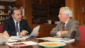Gregorio se reúne con el presidente de la CHG e insiste en el problema de los conejos