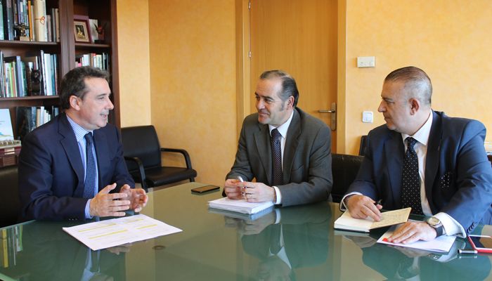 Gregorio se reúne con el presidente de la Confederación Hidrográfica del Tajo..., y hablan sobre todo de conejos