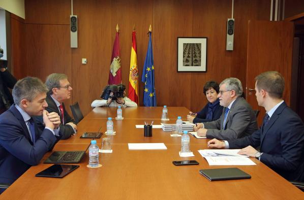 Junta y UCLM ponen en marcha el sistema de anticipos de financiación hasta la firma del contrato-programa