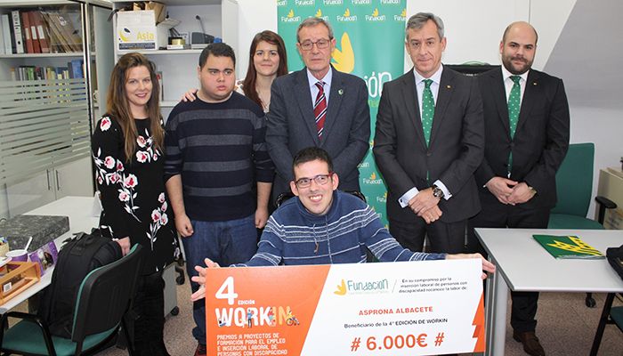 La Fundación Caja Rural Castilla-La Mancha entrega una ayuda ‘Workin’ de 6.000 euros a Asprona Albacete