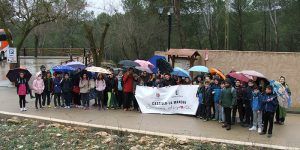 La lluvia no ha impedido la reanudación en Alarcón de las jornadas de senderismo del Programa Somos Deporte 3-18