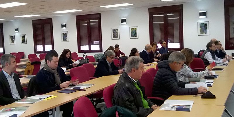 La UCLM informa a la DO La Mancha y Valdepeñas de su oferta científico-tecnológica en materia vitivinícola