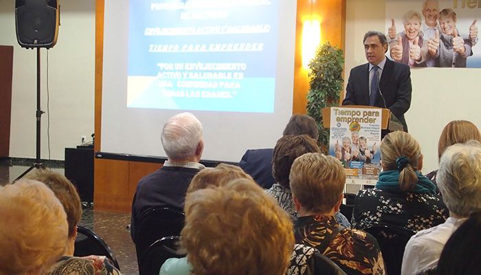 Mariscal presenta el programa integral de actividades para personas mayores ‘Tiempo para emprender’