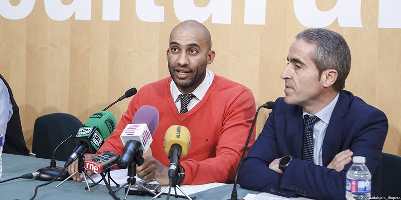 Más de 1.800 escolares asistirán en Guadalajara al espectáculo Los Moussakis. Música de los Balcanes, organizado por la Obra Social la Caixa