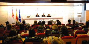 Más de 100 profesionales de ACESCAM afrontan los retos en la atención a la persona mayor en el ámbito residencial