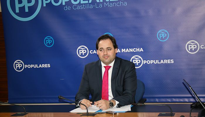 Númez critica que Page se marche a Roma en lugar de atender las 37.000 quejas en Sanidad y solucionar los problemas del campo