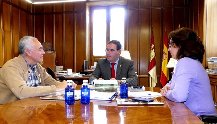 Prieto traslada al CEDER la voluntad de Diputación de cofinanciar sus proyectos junto a fondos comunitarios