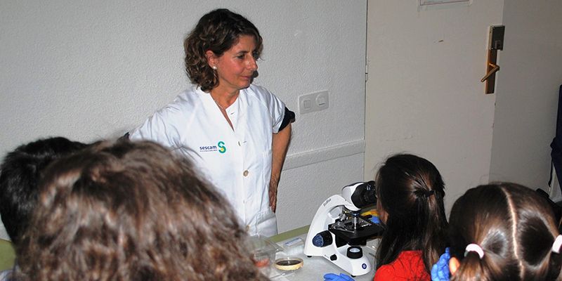 Profesionales del Hospital de Guadalajara contribuyen a difundir la cultura científica colaborando con el ciclo de la UNED ‘Los jueves de la Ciencia’