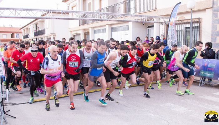 Saúl Ordoño y Gema Fernández se imponen en Casasimarro en la ventosa primera cita del XVI Circuito de Carreras Populares