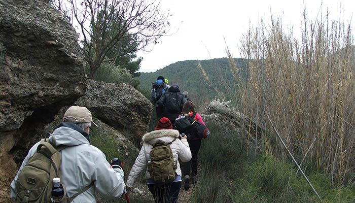 Unos 30 senderistas participaron en Santa Cruz de Moya en la primera cita del Campus de la Diputación