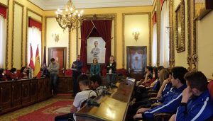 Alumnos de Economía de 4º de ESO del colegio Agustiniano y del Sagrado Corazón presentan en el Ayuntamiento de Guadalajara su trabajo sobre presupuestos participativos