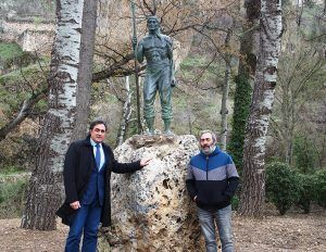 El Ayuntamiento de Cuenca ubica la escultura ‘El Ganchero’ en el Recreo Peral