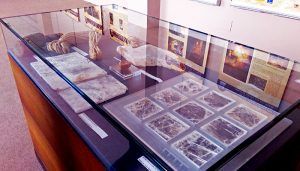 La exposición ‘El Cristal de Hispania’, cedida por CEDER Alcarria Conquense al Parque Arqueológico de Carranque, incrementa el interés del público por el patrimonio romano del lapis specularis en la comarca