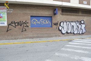 La Guardia Civil detiene a dos jóvenes grafiteros en la localidad de Tarancón