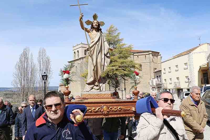 Luce el sol en la Procesión del Santo Encuentro y la Quema del Judas de Pareja