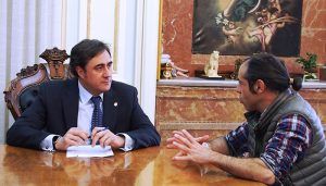 Mariscal muestra su apoyo al alpinista Pedro Cifuentes para sus próximos retos en la Torre de Mangana y Pakistán