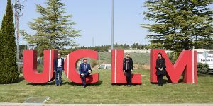 Mariscal y la vicerrectora Zurilla inauguran las letras con el logo de la UCLM instaladas en una rotonda del Campus
