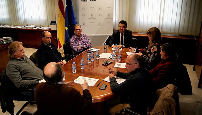 Martínez Arroyo se reúne con el Consejo Regulador de la DO Miel de la Alcarria, “la más antigua del país”, en Guadalajara