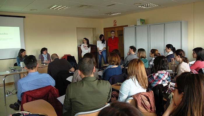 Médicos residentes de Atención Familiar y Comunitaria forman en primeros auxilios y RCP básica a docentes de la provincia de Guadalajara