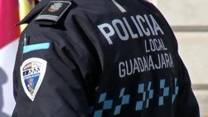 Sorprendidos mientras roban en una caseta de Guadalajara con un coche también robado