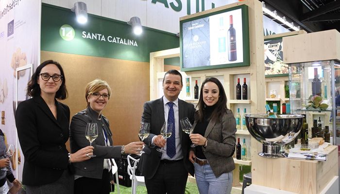 Un total de 4.153 agricultores solicitan 86,7 millones de la “revolucionaria” ayuda de reestructuración de viñedo que prioriza calidad, mujeres e integración comercial