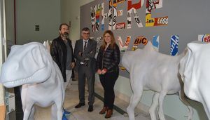 Ya están en la Escuela de Arte los dinosaurios de fibra de vidrio que promocionar el Museo de Paleontología