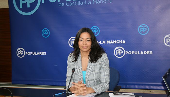 Alonso exige a Page que salga a dar la cara y explique los últimos escándalos en las oposiciones de Sanidad y de Inspector a Educación