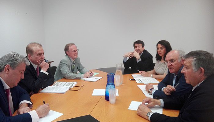 ASAJA CLM y ADIF diseñan un plan de actuación conjunto para combatir la superpoblación de conejos