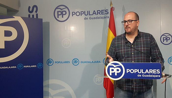 Castillo “La política temeraria del PSOE dando la ‘patada en la puerta’ del colegio de Valdeluz traerá la quiebra del Ayuntamiento”
