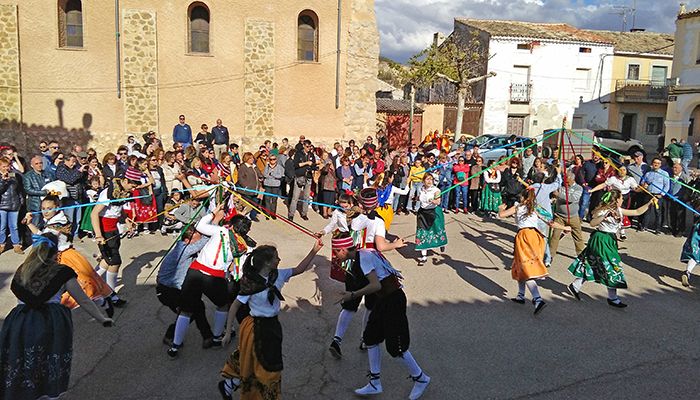 CEDER Alcarria Conquense apoya la lucha por mantener vivas las tradiciones y conservar el patrimonio cultural del Grupo de Danzas y Paloteos de Moncalvillo de Huete
