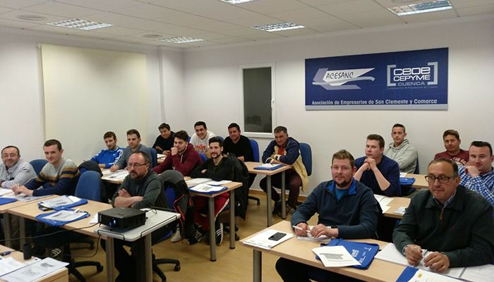 Cerca de veinte alumnos se forman en San Clemente sobre electricidad y electrónica del automóvil